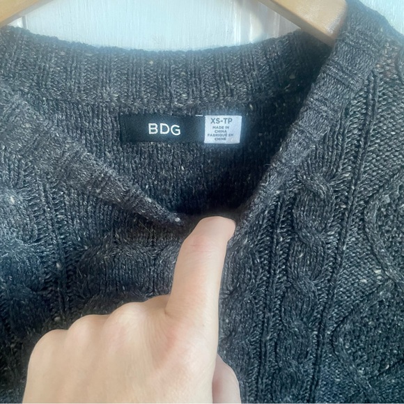 Elbow patch cable knit crew sweater - Picture 3 of 7